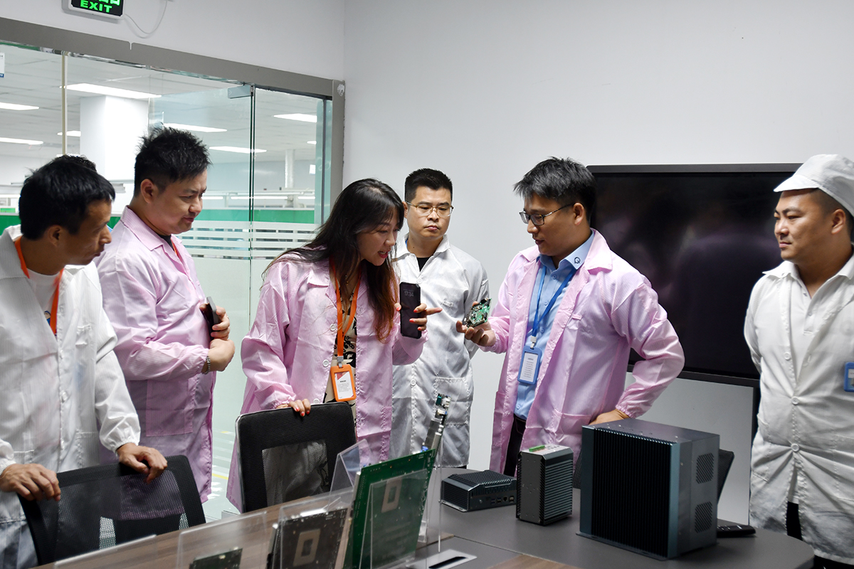 長江商學院EMBA精英團隊參訪派勤電子，共話創(chuàng)新發(fā)展！